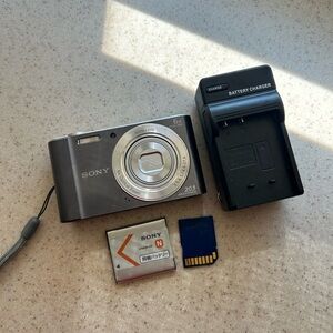 sony cyber shot dsc w810 (GREAT Condition)